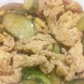 賴小孟 的 蒜香小黃瓜炒豬肉片 cooksnap