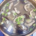 賴小孟 的 雙菇蛤蠣湯（低醣生酮餐）（港式家常好湯）（簡單料理）（電鍋料理） cooksnap