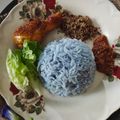 Cooksnap FZ Adzlin semasa beliau membuat Nasi Kerabu Bunga telang.