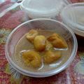 Cooksnap Zhang semasa beliau membuat Pengat pisang gula melaka.