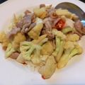 รูป Cooksnap ของ piya peipei เมื่อเขาทำ ดอกกะหล่ำผัดหมูสามชั้น