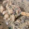Cooksnap-ul lui Marinela Roman atunci când a preparat Ciulama de pui cu ciuperci.