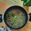 Cooksnap Liana Nick semasa beliau membuat Sayur bening petola.