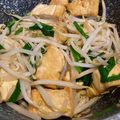 Cooksnap MocQue semasa beliau membuat Sayur Taugeh Kucai.