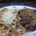 Cooksnap από Εβελίνα07 στη συνταγή Κρασάτες μπριζόλες με ζυμαρικά