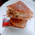 Rita Mehta ( Executive chef ) का कुकस्नैप जब उन्होंने ग्रिल्ड चीज़ क्लब सैंडविच (Grilled cheese club sandwich recipe in Hindi) बनाया था।