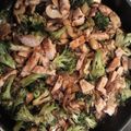 El cooksnap de nuria cuando hizo Pollo, brócoli y champiñones con salsa de soja.