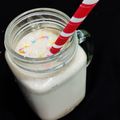 Priya Mulchandani का कुकस्नैप जब उन्होंने ओट्स और खजूर स्मूदी (oats aur khajoor smoothie recipe in Hindi) बनाया था।