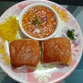 Bhavnaben Adhiya 's cooksnap of when they made લીલાં વટાણા રગ્ડો/ સેવ ઉસલ.