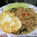 KawaiiKoi Arteenun's cooksnap of when they made ข้าวคลุกผัดกะเพราหมูสับไข่ดาวเมนูง่ายๆ ที่อร่อยด้วย.