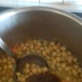 Cooksnap από Ειρήνη στη συνταγή Ρεβύθια σούπα με καρότο, δάφνη και μπόλικο λεμόνι!