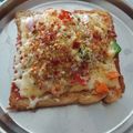 Umawati Singh का कुकस्नैप जब उन्होंने ब्रेड तवा पिज़्ज़ा (Bread Pizza Recipe In Hindi) बनाया था।