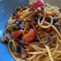 Cooksnap ekitchen semasa beliau membuat Ready within 15 mins! Simple tomato sauce for pasta🍝 🍅.
