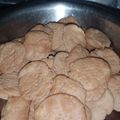 Gomti khurana का कुकस्नैप जब उन्होंने खस्ता मठरियां (Khasta mathriyan recipe in hindi) बनाया था।