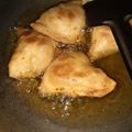  Chef Richa pathak. का कुकस्नैप जब उन्होंने समौसे (samose recipe in Hindi) बनाया था।