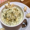 Madhu Walter का कुकस्नैप जब उन्होंने कर्ड गार्लिक डिप (Curd garlic dip recipe in Hindi) बनाया था।
