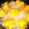 Mamta Shahu का कुकस्नैप जब उन्होंने बेसन प्याज़ के पकोड़े (Besan pyaz ke pakode recipe in Hindi) बनाया था।
