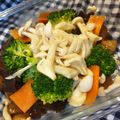 黃獅虎 的 美白菇炒小黃瓜 cooksnap