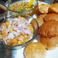pooja gupta का कुकस्नैप जब उन्होंने खट्टा मीठा तीखा होममेड गोलगप्पे (Khatta mitha teekha homemade golgappe recipe in hindi) बनाया था।