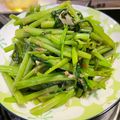 Viki自由揮灑kitchen 的 蒜炒空心菜 cooksnap