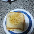 El cooksnap de Paula Vidal Flores cuando hizo Sándwich con queso/jamón y corazón de huevo jugoso.