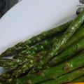 Cooksnap Alek z czasów, kiedy przygotował Szparagi duszone z dodakiem oliwy i soku z cytryny.