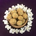 Sudipa Gope's cooksnap of when they made Til Gud ke Ladoo.