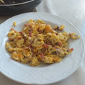 El cooksnap de Chocolate Moon cuando hizo Huevos revueltos con bacon y queso cheddar.