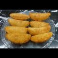 Misbah Anjum's cooksnap of when they made CHICKEN D-SHAPE SAMOSA.