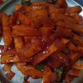 Shahida Khan का कुकस्नैप जब उन्होंने चिल्ली पोटैटो विद हनी (chilli potato with honey recipe in Hindi) बनाया था।