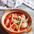 Cooksnap Lily Suryani Mohd Ali semasa beliau membuat Tomyam Ayam Simple.