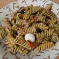 El cooksnap de GOOMER (en salsa verde) cuando hizo Ensalada de Fusilli con Pesto Suave, Cherry, Mozzarella, Aceitunas Negras con Piñones y Pistachos.