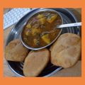 Chandrakala Shrivastava का कुकस्नैप जब उन्होंने बेसन मसाला कचौरी टमाटर आलू (Besan Masala kachori tamatar aloo recipe in hindi) बनाया था।