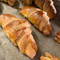 Mónika Kóborinè Sipos Cooksnap-ja, amikor elkészítette a(z) Vendégváró sós kifli receptet.