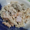 Cooksnap-ul lui Köblös Lorena atunci când a preparat Paste cu ciuperci și sos de usturoi.