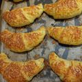 Balogh Tüncike Cooksnap-ja, amikor elkészítette a(z) Sajtos kifli magyaros vajkrém töltelékkel receptet.