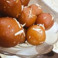 Qudsia Anjum 's cooksnap of when they made Zafarani Gulab jamun.
