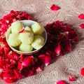 Kavita Verma का कुकस्नैप जब उन्होंने नारियल लड्डू (Nariyal ladoo recipe in hindi) बनाया था।