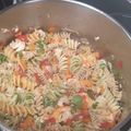 Cooksnap de Regina gomes quando cozinhou Salada de Massa e Camarão.