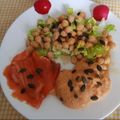 El cooksnap de Antonia García Fernández cuando hizo Ensalada con salmón ahumado, garbanzos, hummus y pipas con vinagreta de miel y mostaza.