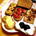komutatata's cooksnap of when they made 余ったポテトサラダのリメイクパン.