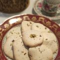 کوک اسنپ سیما (مهسوند) بعد از امتحان کردن شیرینی پفکی گردویی با زرده تخم مرغ Walnut puff pastry with egg yolk.