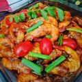 Cooksnap Norashikin Rahmat semasa beliau membuat Udang dan sotong masak kam heong.