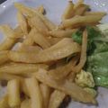 El cooksnap de Mario H. Davi cuando hizo Malaya frita con papas fritas y ensalada.