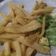 El cooksnap de Mario H. Davi cuando hizo Malaya frita con papas fritas y ensalada.