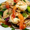 รูป Cooksnap ของ Wilawan Sangwisut เมื่อเขาทำ ยำกุ้งสุกไส้กรอกน้ำปลาร้า
