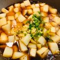 Yoshio Chou 的 韓式小菜：醬煮馬鈴薯 cooksnap