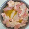 El cooksnap de cesarge cuando hizo Alitas de pollo al horno con avena y salsa vinagreta de Almendras y pasas.