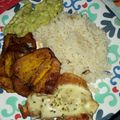 El cooksnap de Monica Ramirez cuando hizo Pollo con queso gratinado patacón y ensalada de guacamole.