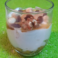 El cooksnap de Menci está cocinando cuando hizo Vasito de yogur con manzana a la miel.